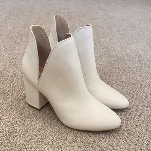 Steve Madden - Cream White Booties (8) NEW